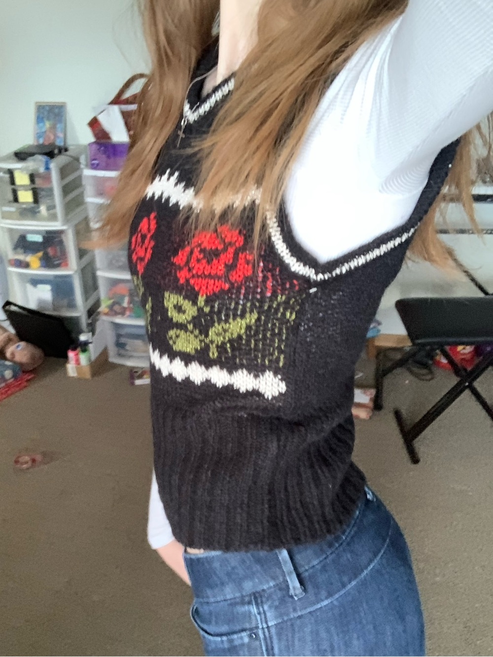Kimchi Blue Urban Outfitters Black Rose Knit V-Neck Sweater Vest – Size M - Picture 9 of 9